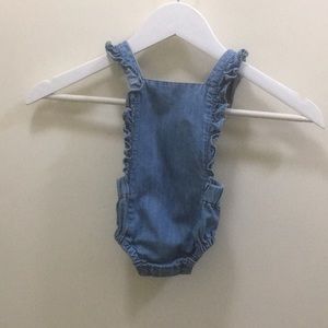 Hanna Andersson adjustable chambray romper 6-12m